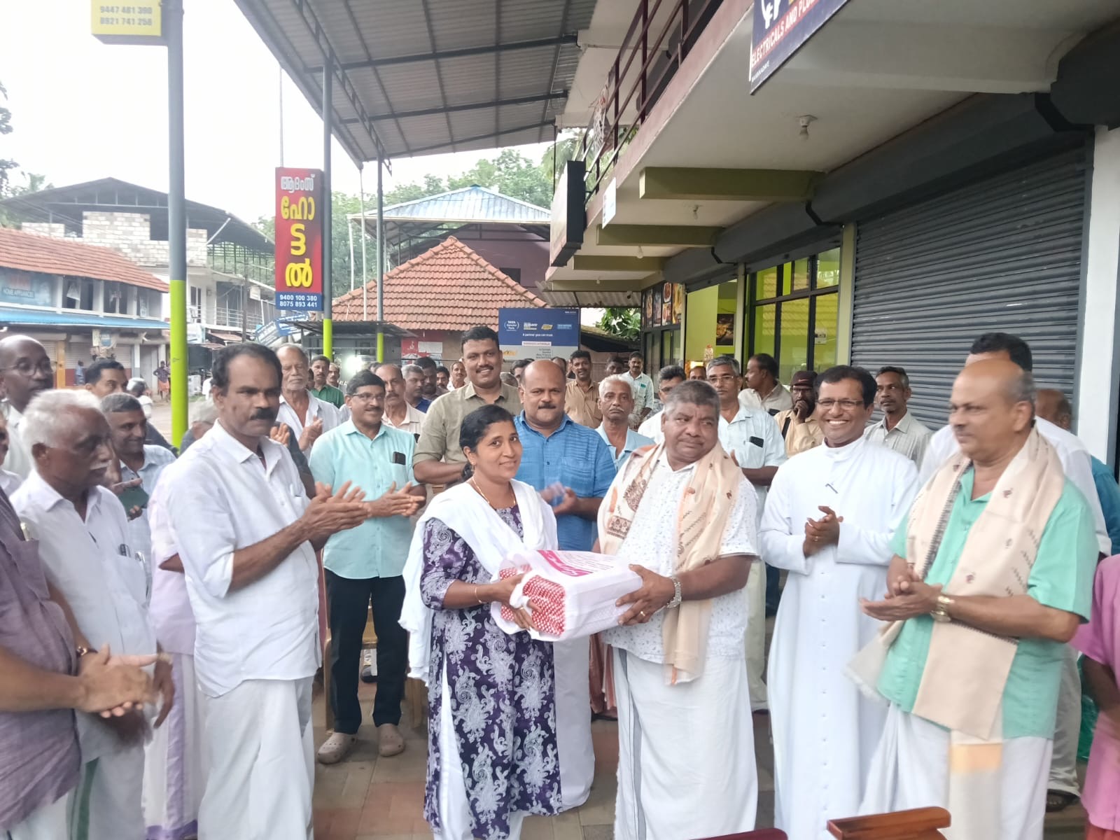 സ്നേഹാദരവ് - Manikkadavu, Kerala news image